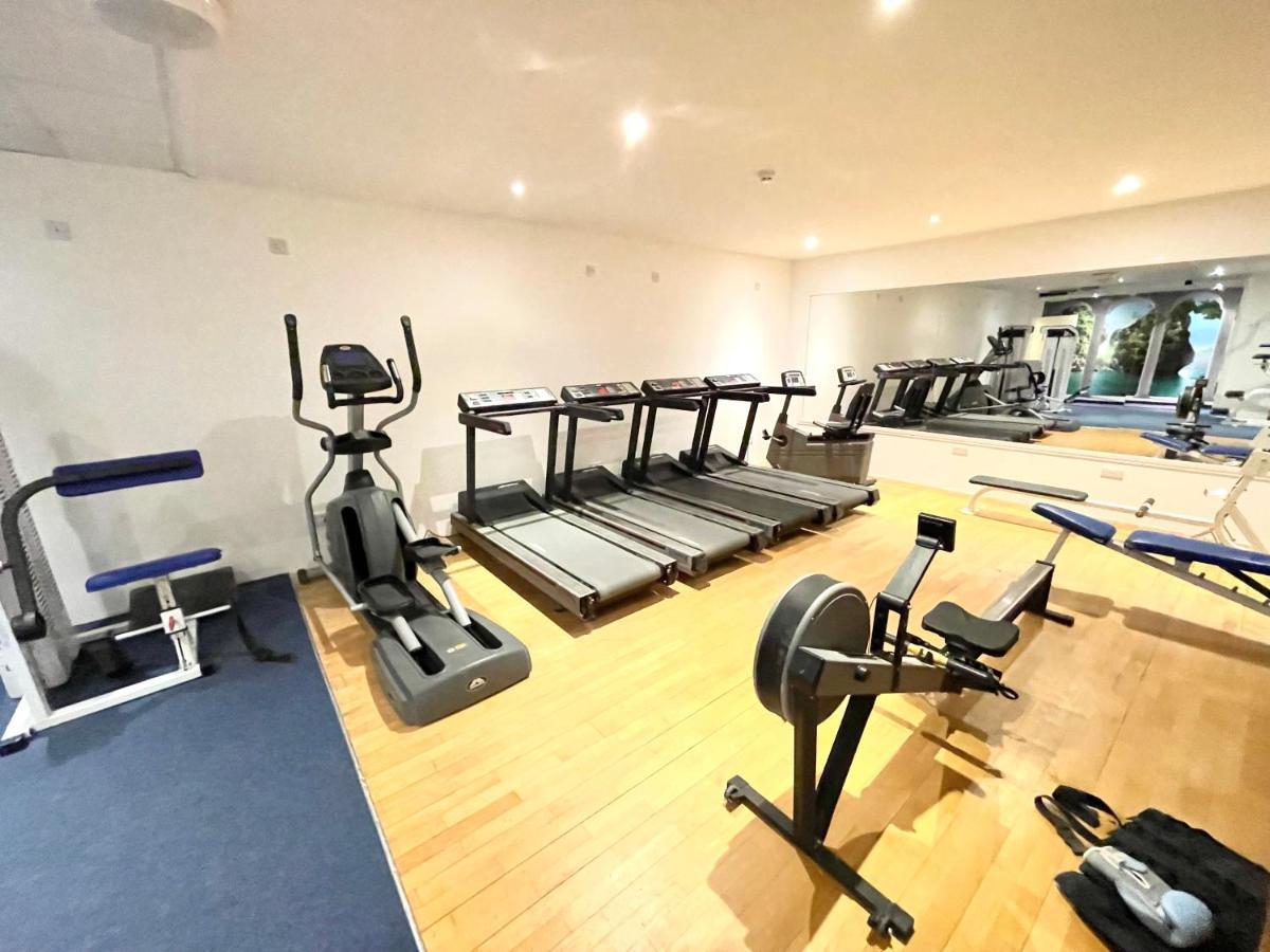 Sea View Family Stay By Beach Gym & Parking Bournemouth Exteriör bild