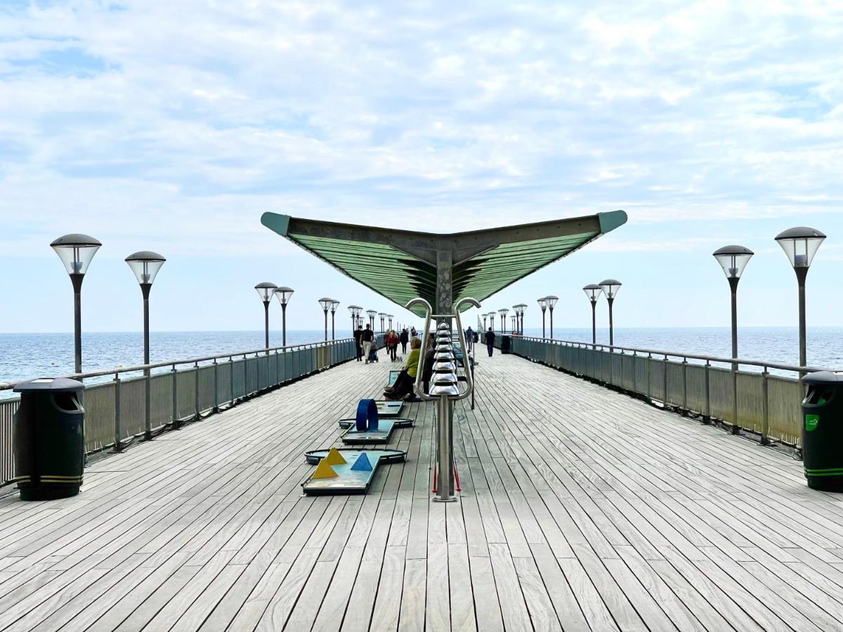 Sea View Family Stay By Beach Gym & Parking Bournemouth Exteriör bild