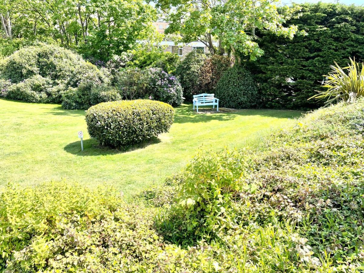 Sea View Family Stay By Beach Gym & Parking Bournemouth Exteriör bild