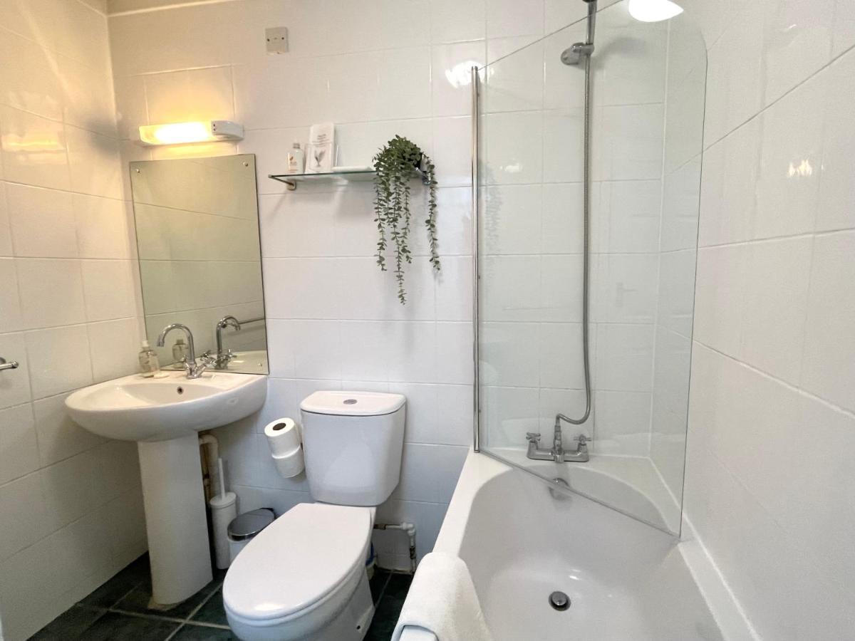 Sea View Family Stay By Beach Gym & Parking Bournemouth Exteriör bild