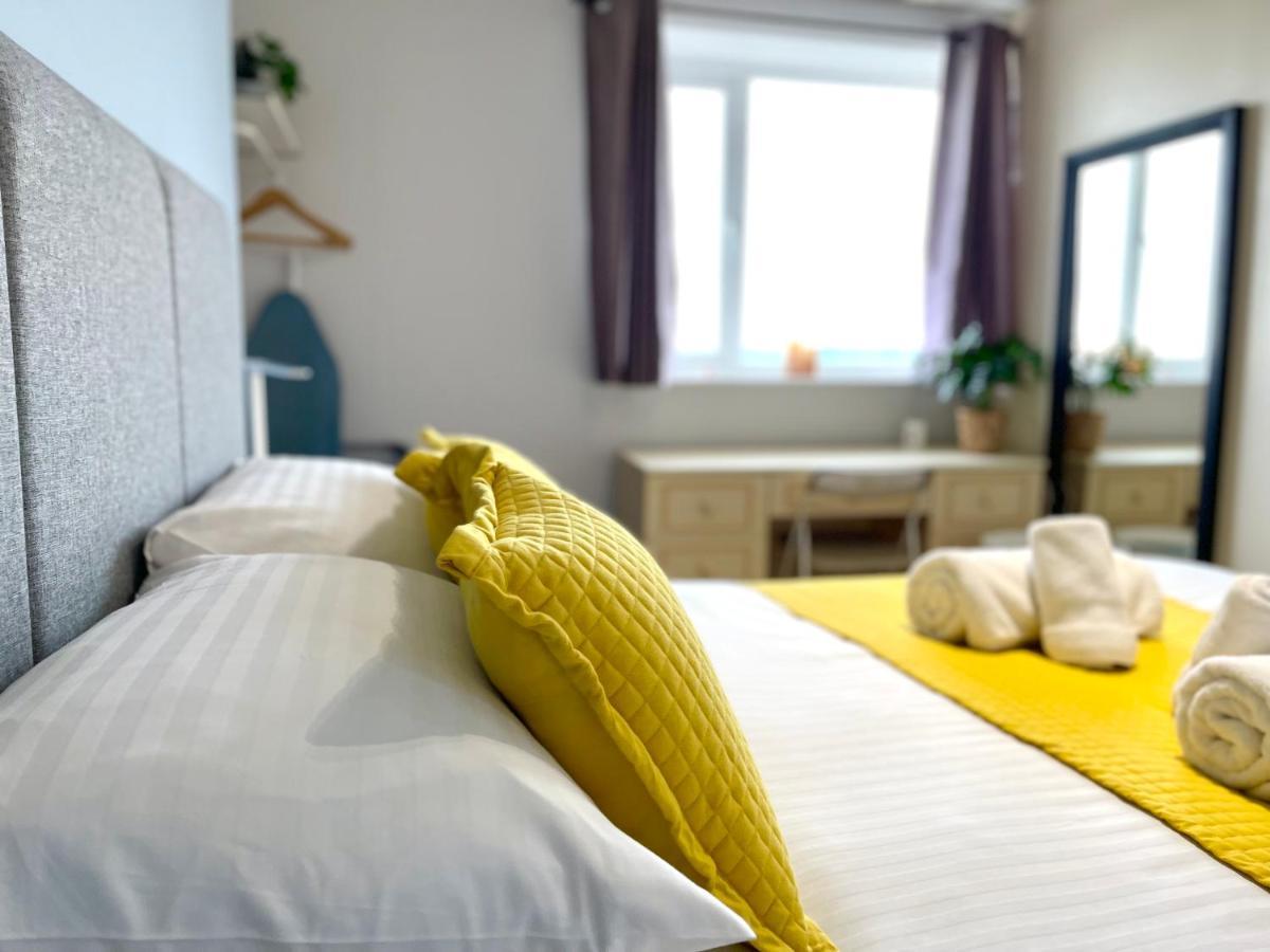 Sea View Family Stay By Beach Gym & Parking Bournemouth Exteriör bild