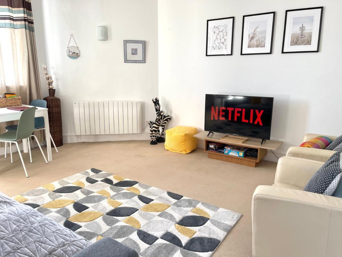 Sea View Family Stay By Beach Gym & Parking Bournemouth Exteriör bild