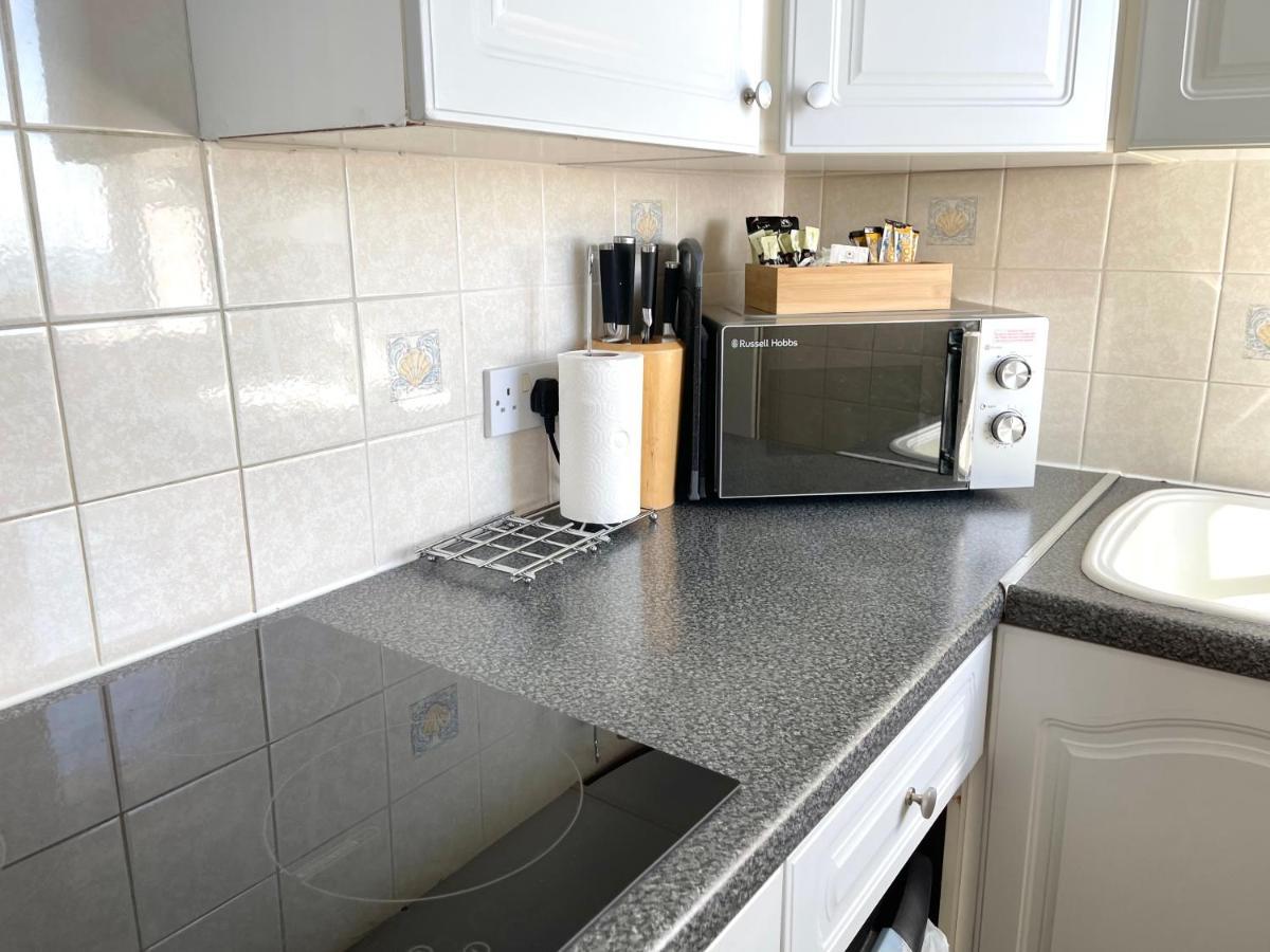 Sea View Family Stay By Beach Gym & Parking Bournemouth Exteriör bild