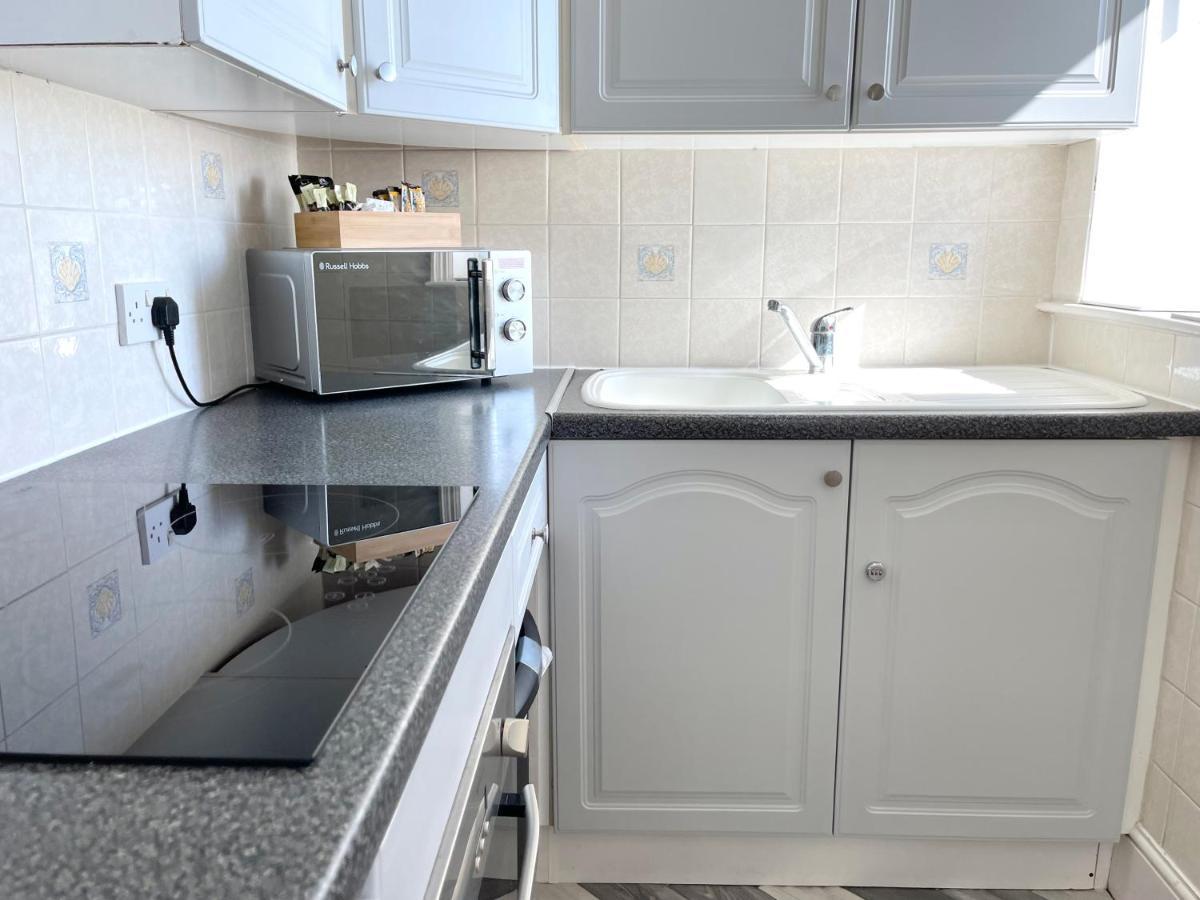 Sea View Family Stay By Beach Gym & Parking Bournemouth Exteriör bild