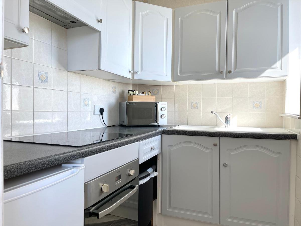 Sea View Family Stay By Beach Gym & Parking Bournemouth Exteriör bild